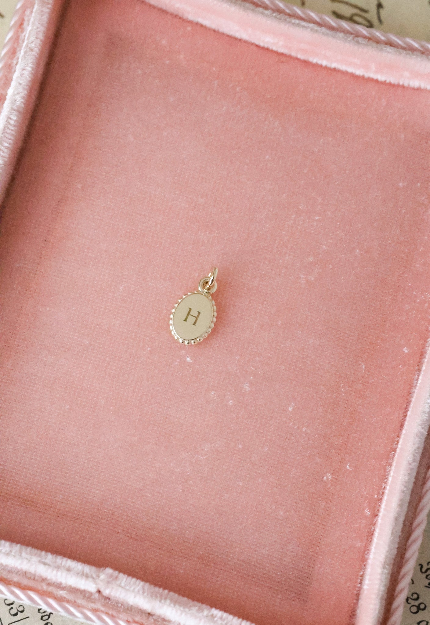 H nimikirjain riipus kulta