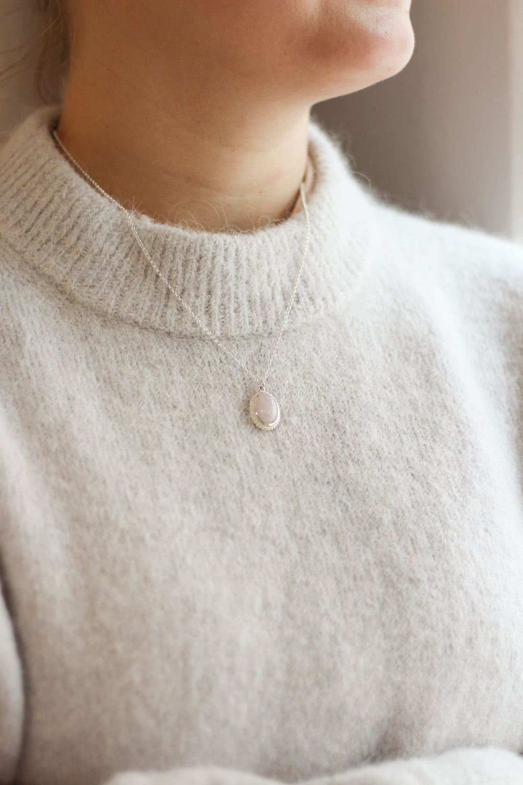 Mystic Garden ruusukvartsi kaulakoru