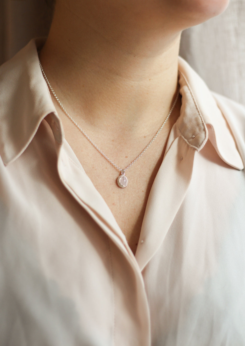 Mystic Garden ruusukvartsi kaulakoru