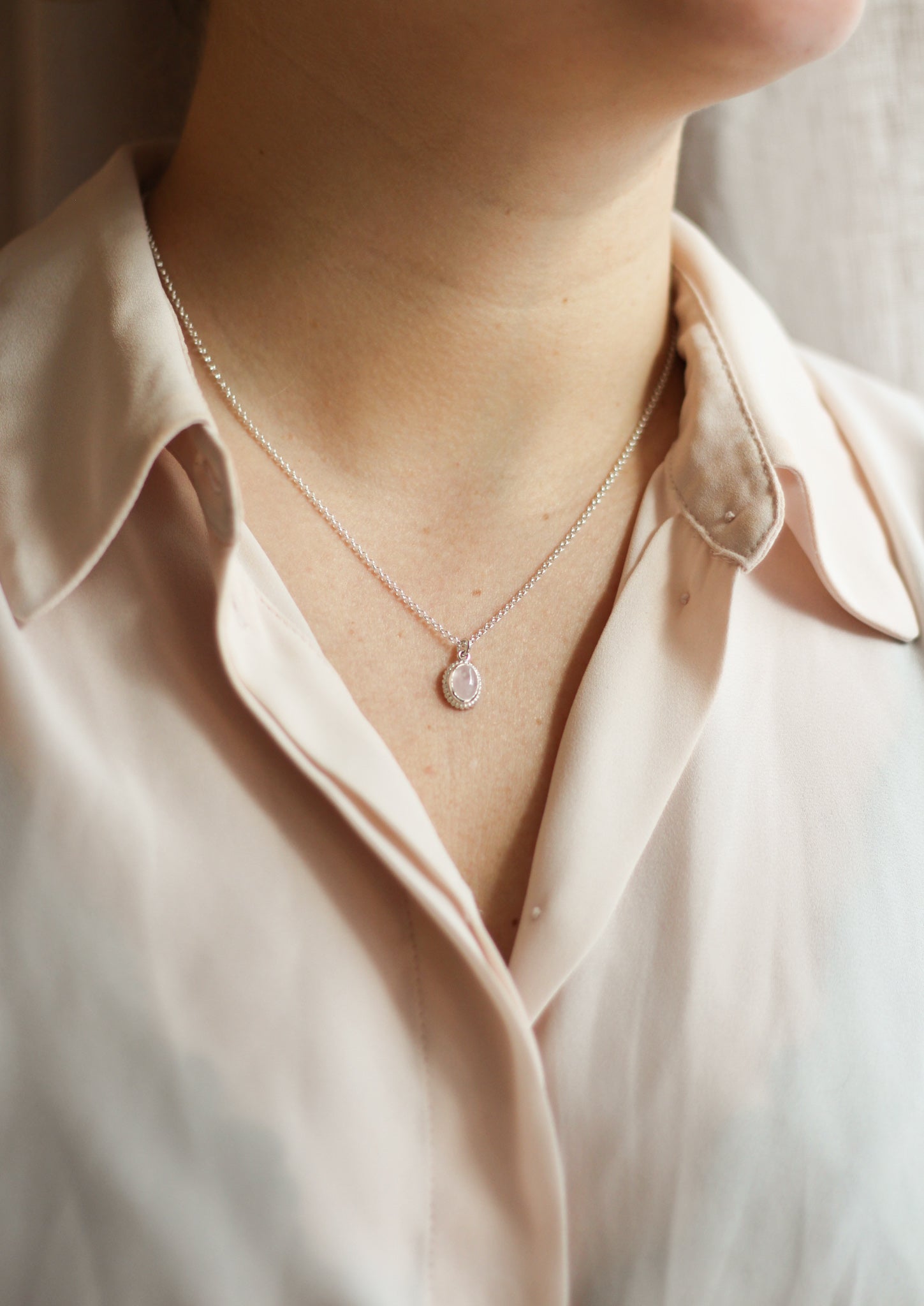 Mystic Garden ruusukvartsi kaulakoru