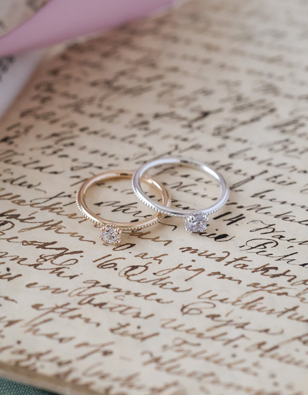 Petite Solitaire timanttisormus yksittäisellä keskikivellä