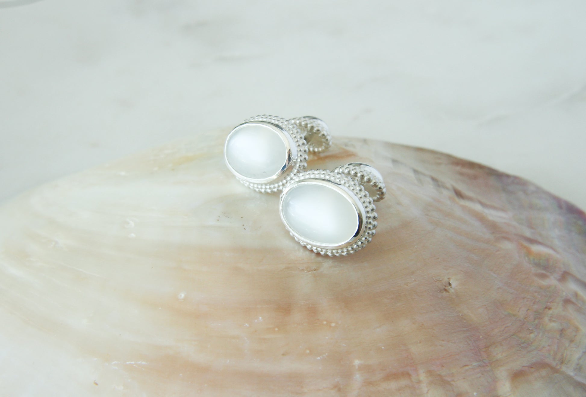 Mystic Garden kalvosinnapit valkoinen