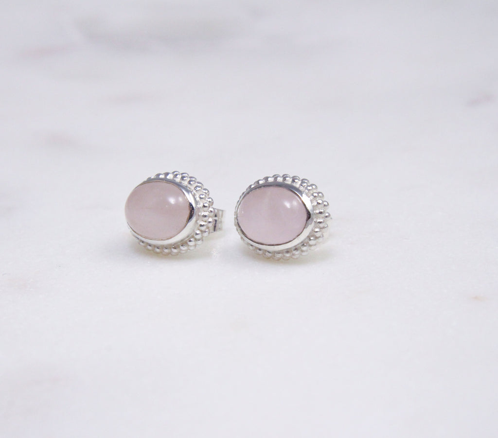 Mystic Garden ruusukvartsi nappikorvakorut