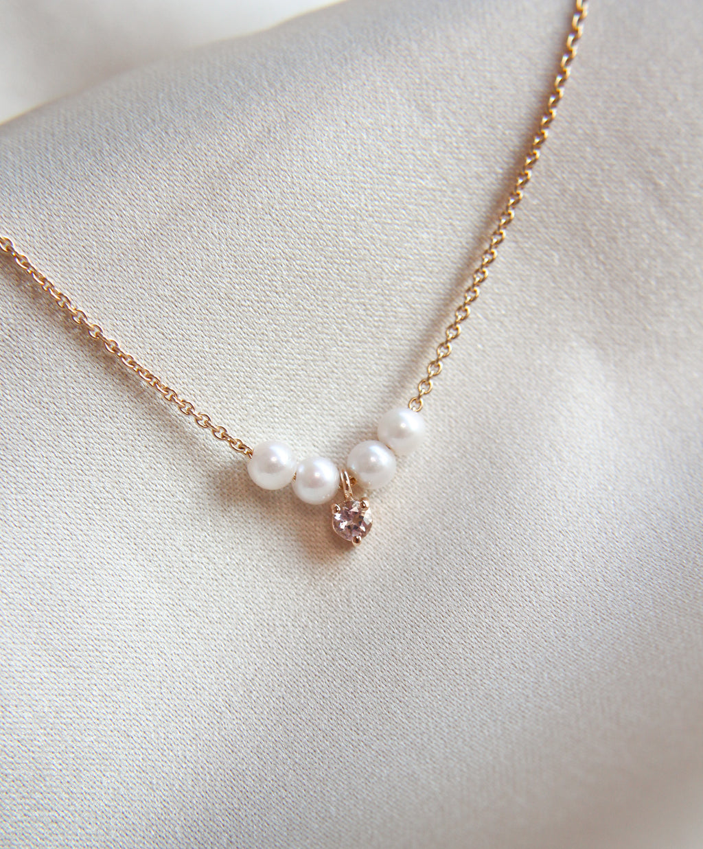 Decade kultainen helmikaulakoru