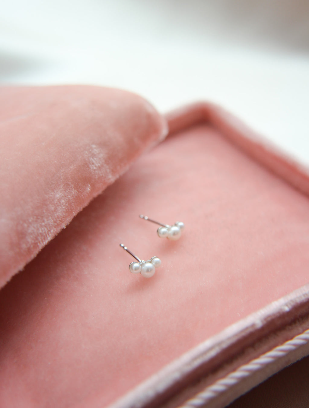 Decade sirot helmikorvakorut